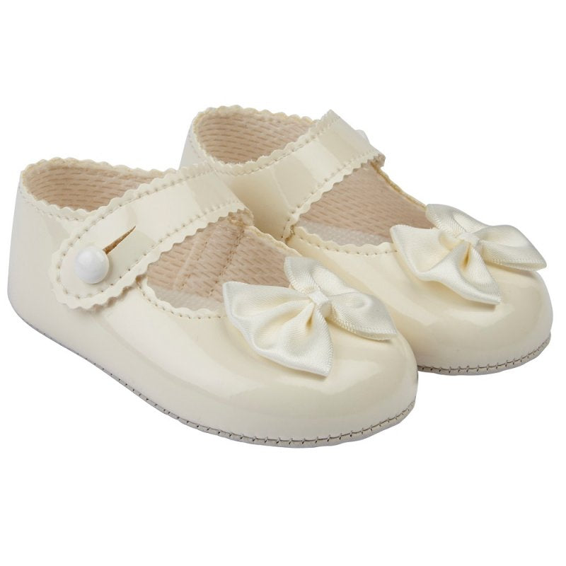 Baypod cream bow pram shoe
